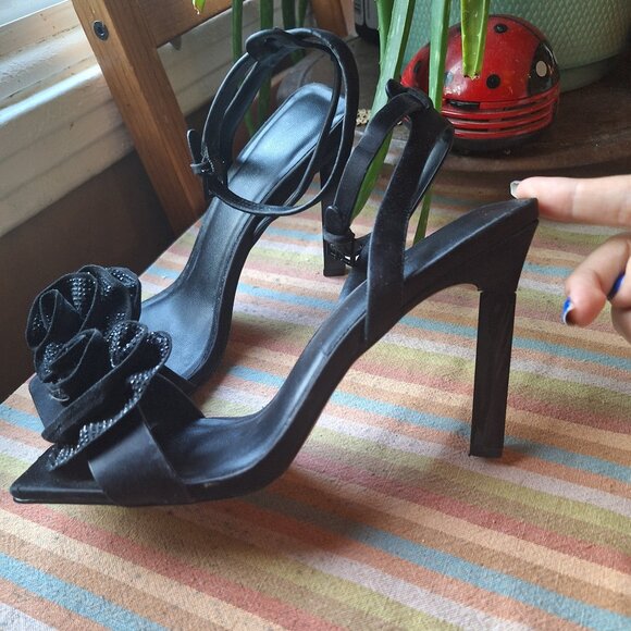 Black strappy heels - Picture 3 of 7